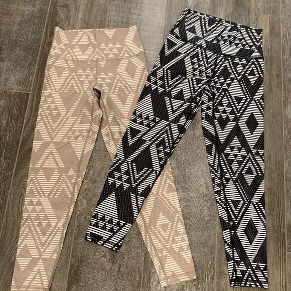 Bundle Aerie Printed Workout Leggings (2) - Picture 2 of 10